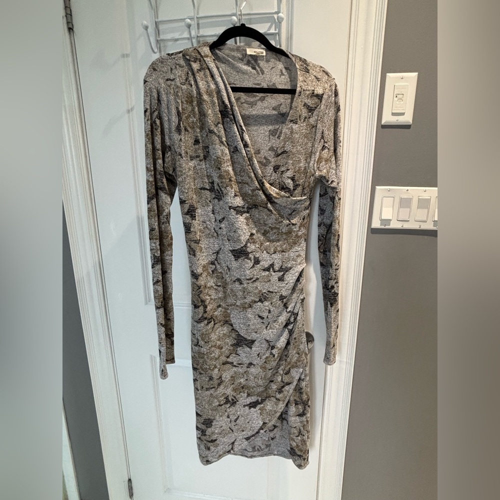 Stretchy midi Wilfred dress. Fits medium or large.